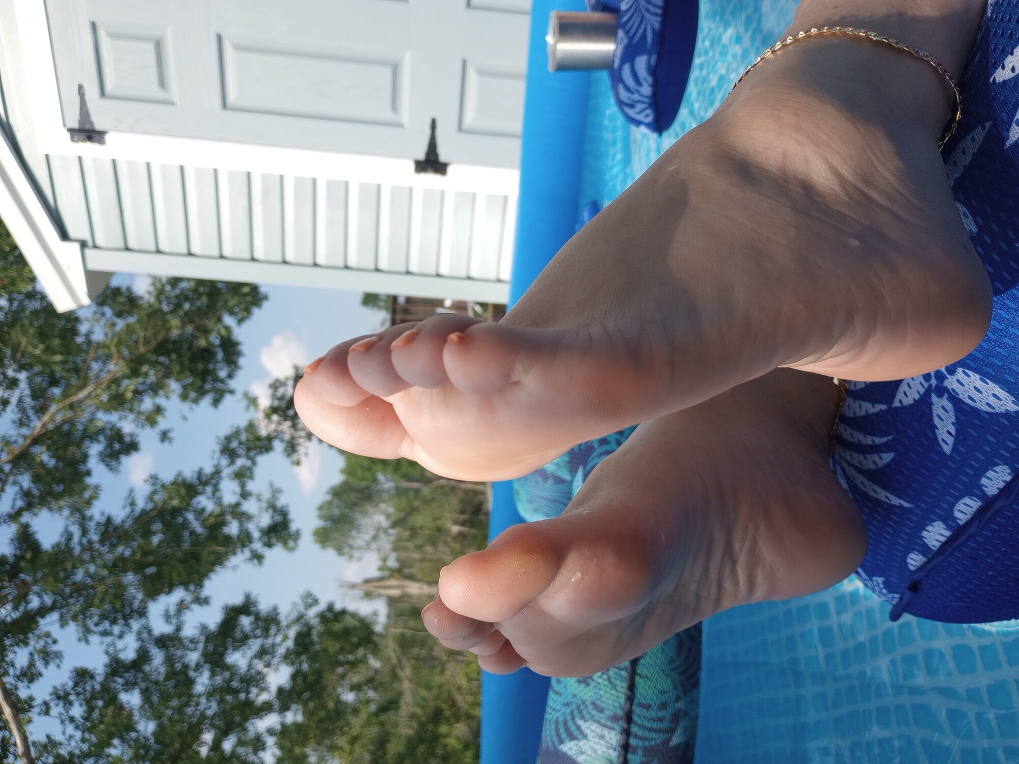 Girlfriends Feet in the pool #6