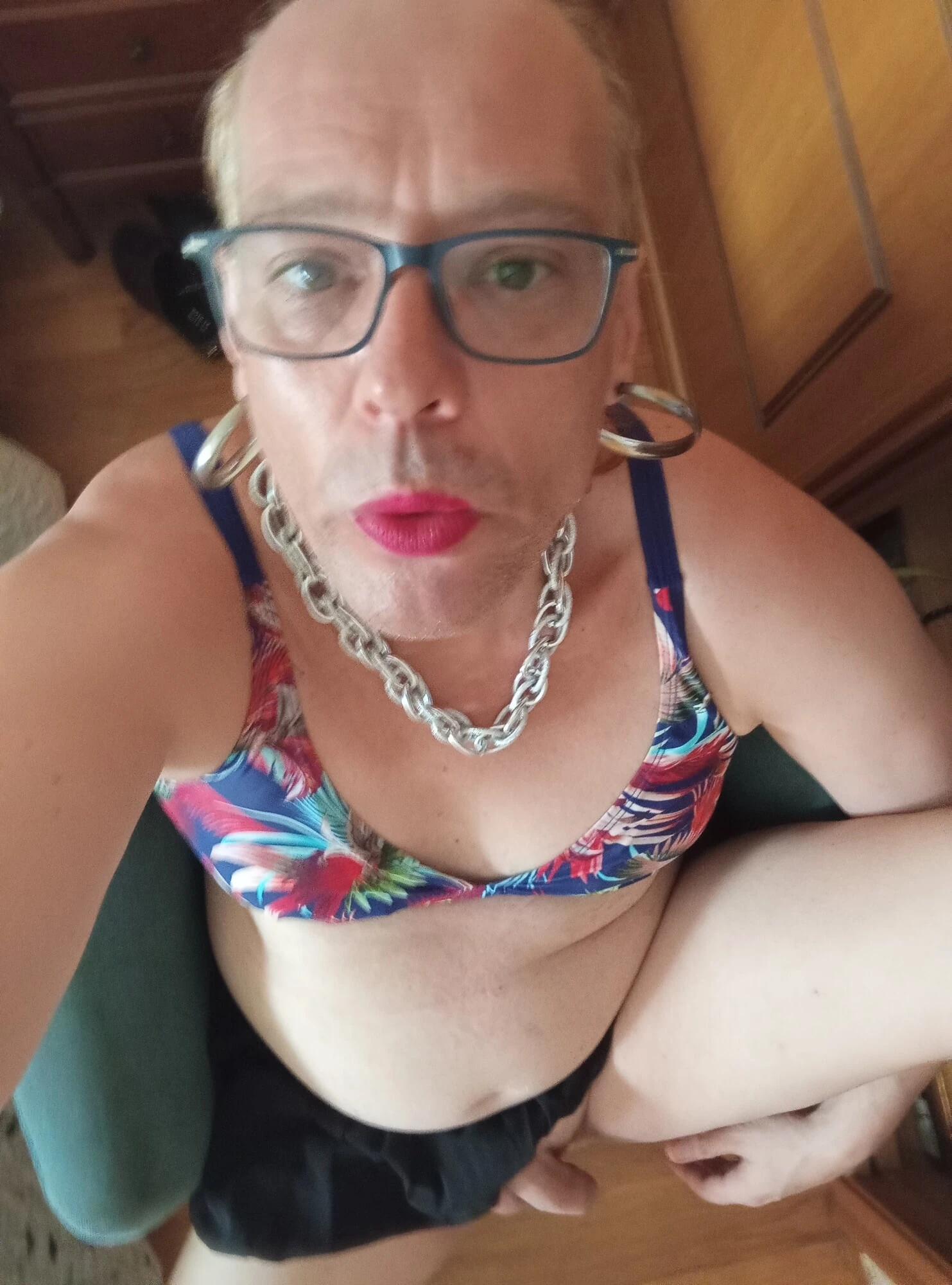 Vickysucker wet and hot