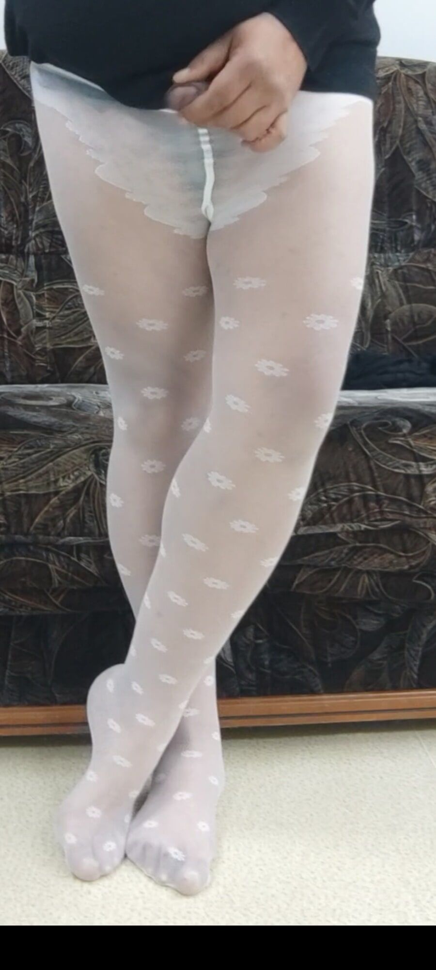 Another pair of white pantyhose on my feet,my favorites.