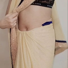 Stunning Saree Beauty – Desi Queen in Spotlight