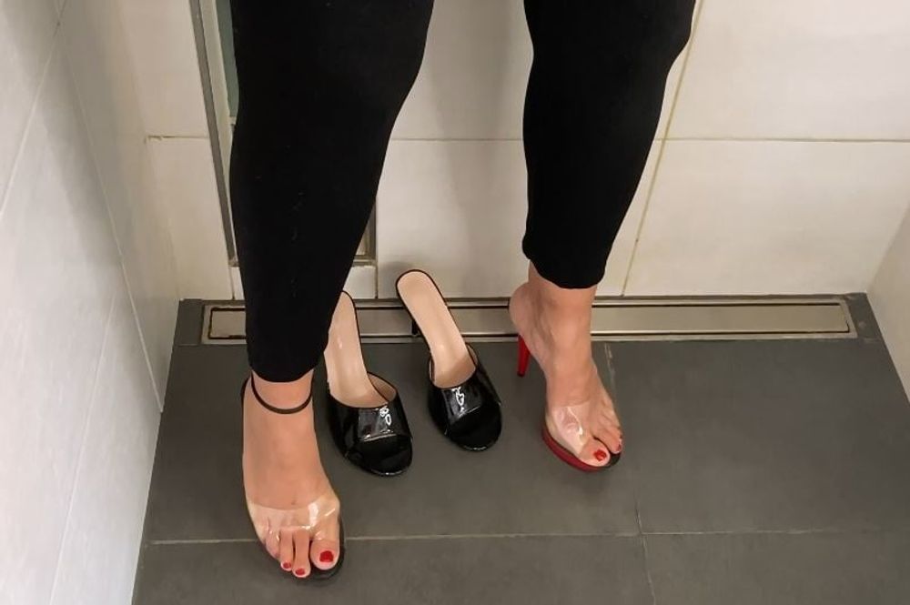 Pissing in Leggings on Mules #4