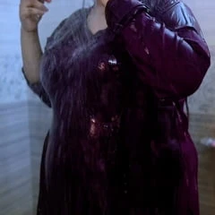 Muslimanska arapska zgodna devojka sa velikim dupetom i velikim sisama u toaletu