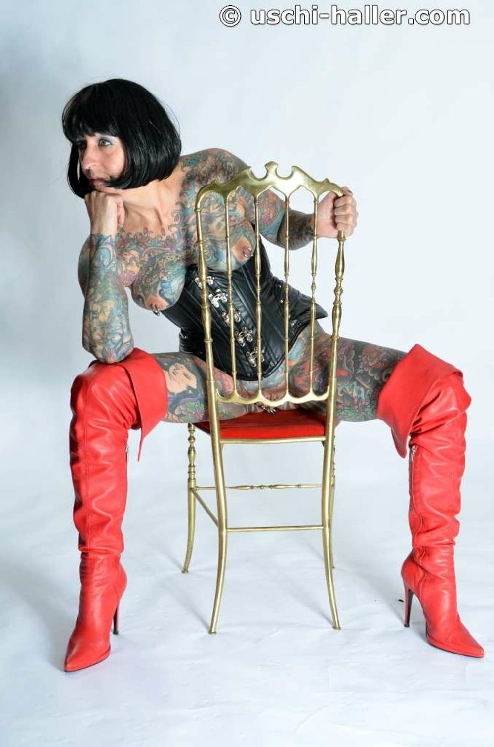 Photo shoot with full body tattooed MILF Cleo - 2 #20