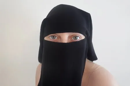 wearing shorts and pantyhose in niqab         