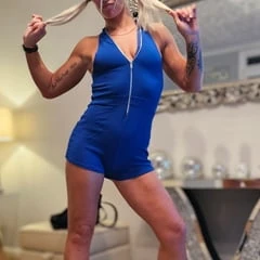 Husband takes pictures of hottie wife 