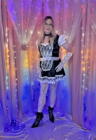 joanie maid in lace         