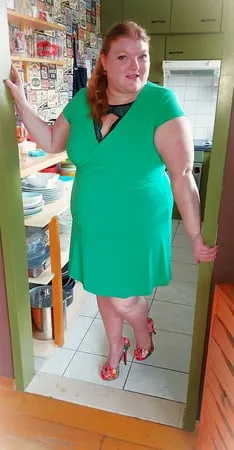 bbw wife miss lizz in posing in heels         