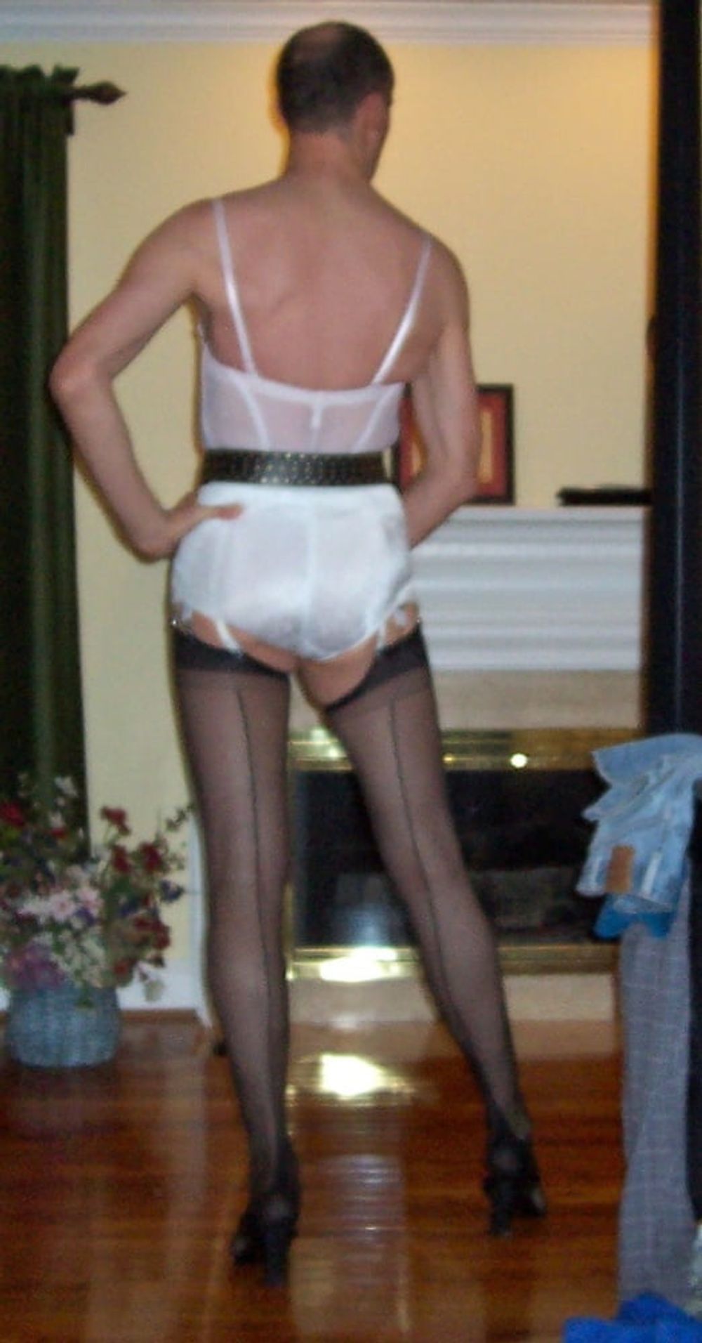 20071118 white corset &amp; heels #3