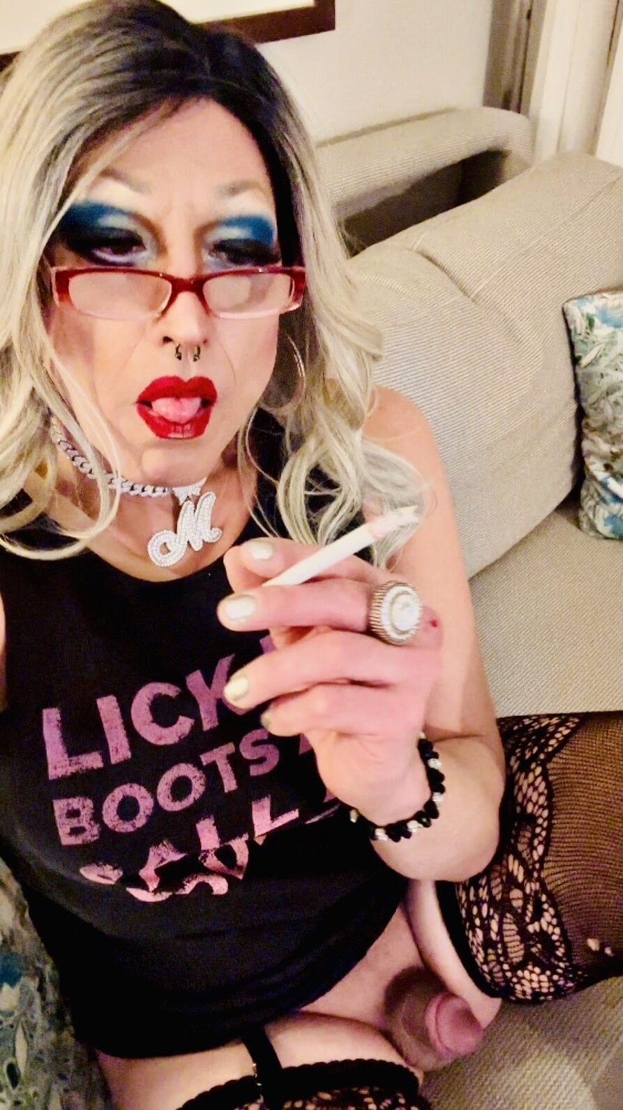 Marilyn Smoking Hotel  #12