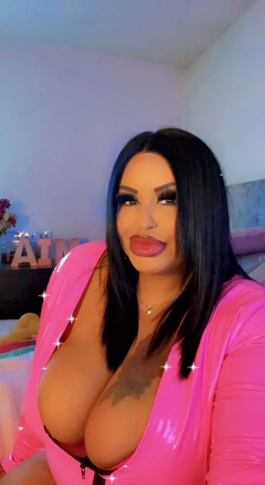 Pink latex Thicc BBW goddess Cuckholdress Domme queen #3