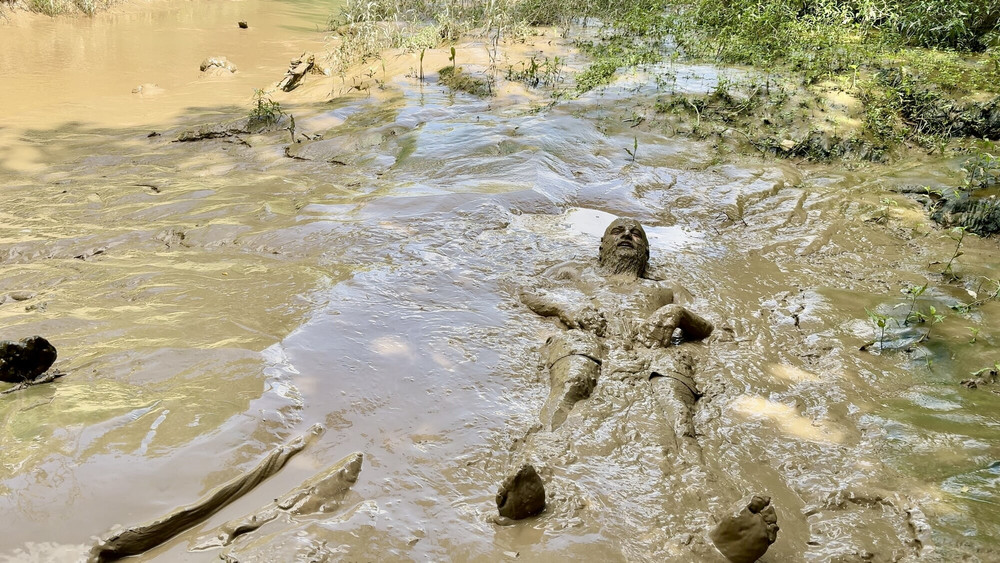 SHOT - HOW DEEP IS THE MUD ? #11