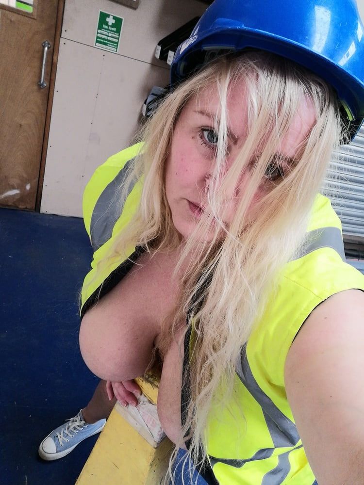 Builders Bum - Playing in the Warehouse #17