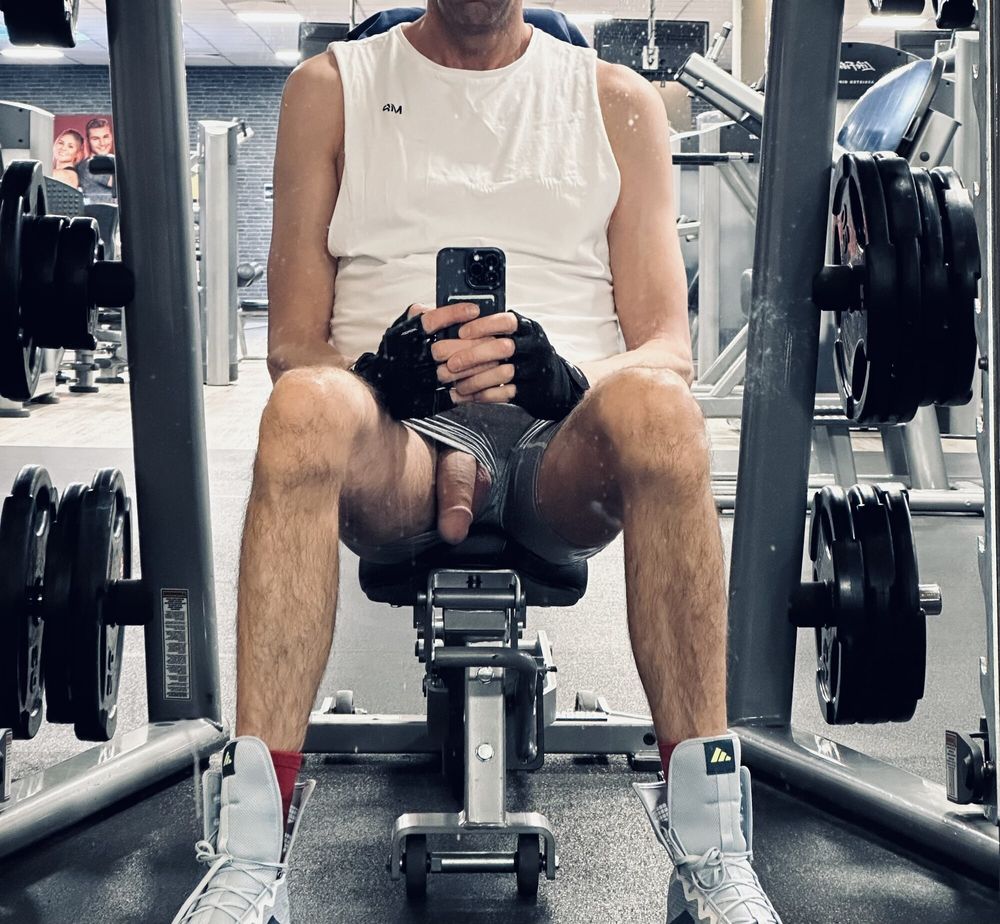 Gay in the gym #9