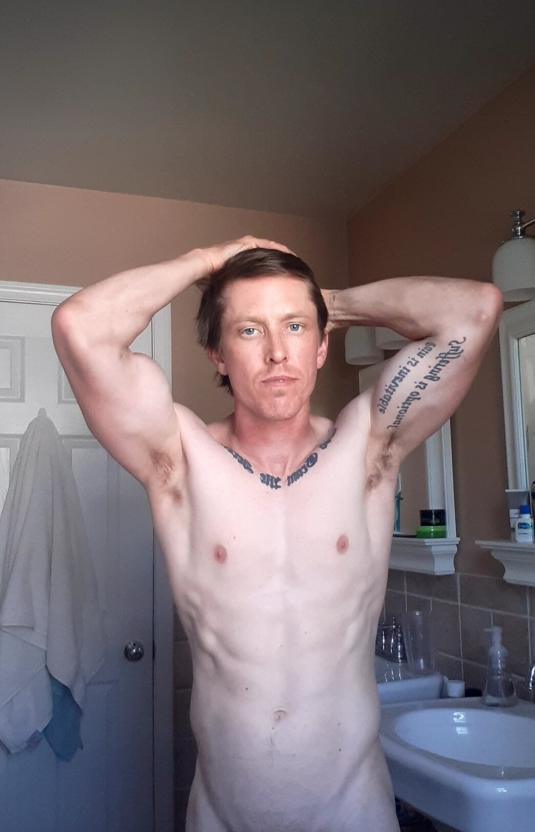 Muscular guy with hard dick 