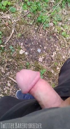 Wytrysk na zewnątrz w lesie - Grzyb głowa strzela Ogromne Lo