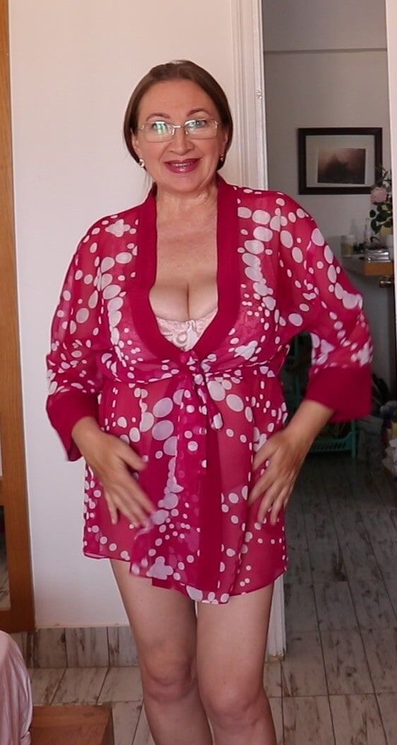 Hot granny with huge natural boobs seducing you