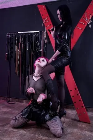 dominatrix nika and her slave         