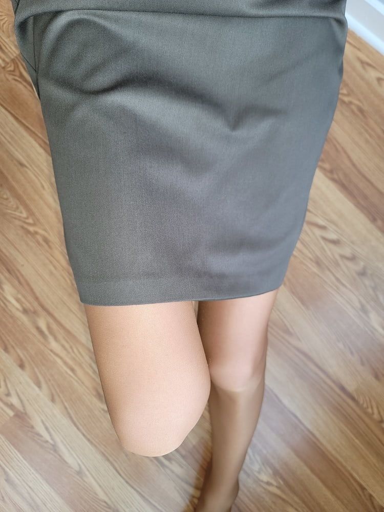 Lined green office pencil skirt with glossy pantyhose  #2