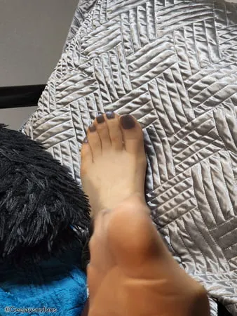 big sexy feet in pantyhose           