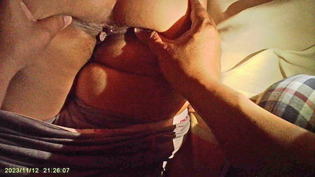 เปิด bhicks ของเธอเพื่อยั่วรูตูดเธอ!