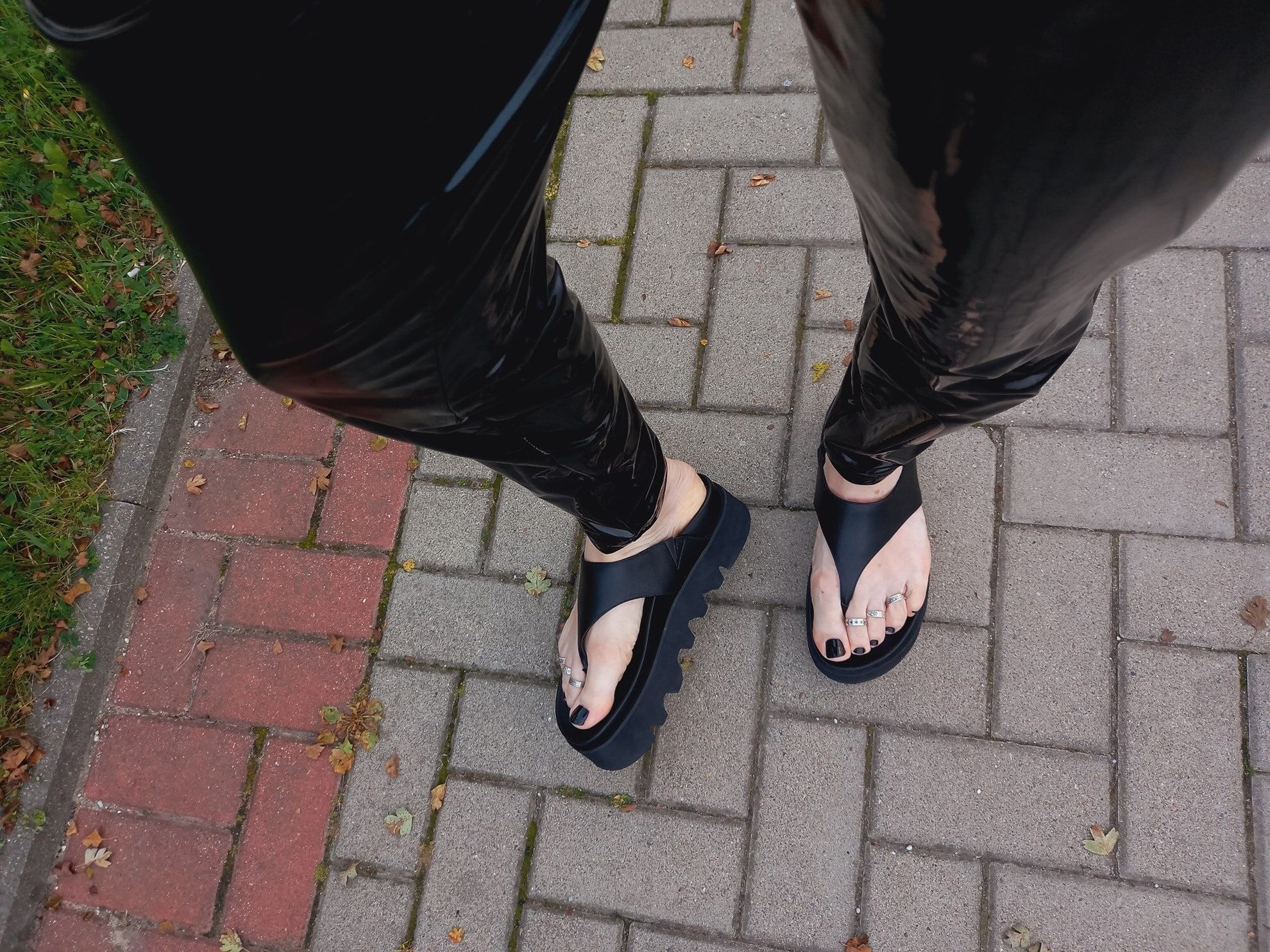 black flip flops - street walk #11