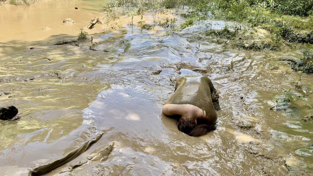 SHOT - HOW DEEP IS THE MUD ? #5
