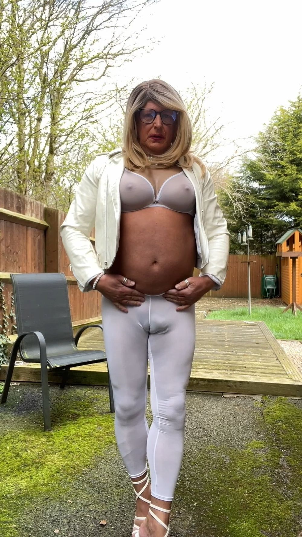 Crossdresser Kellycd2022 sexy milf in white leggings 