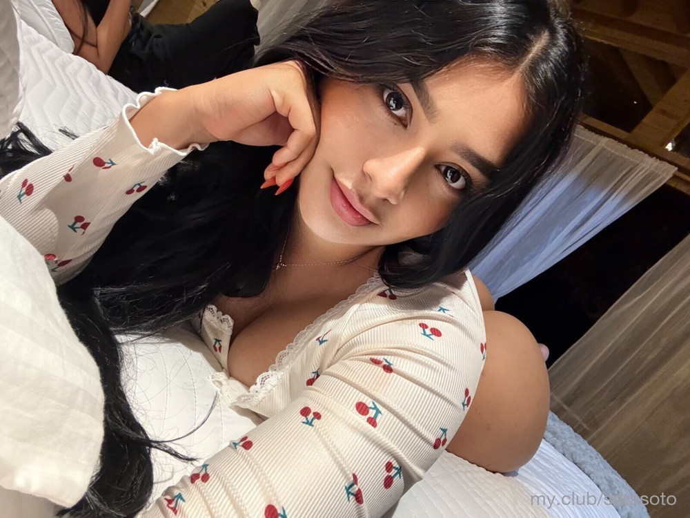 Sara soto Free Photos
