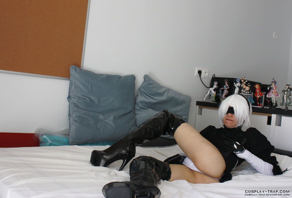 Cosplay 2B anal fingering #5