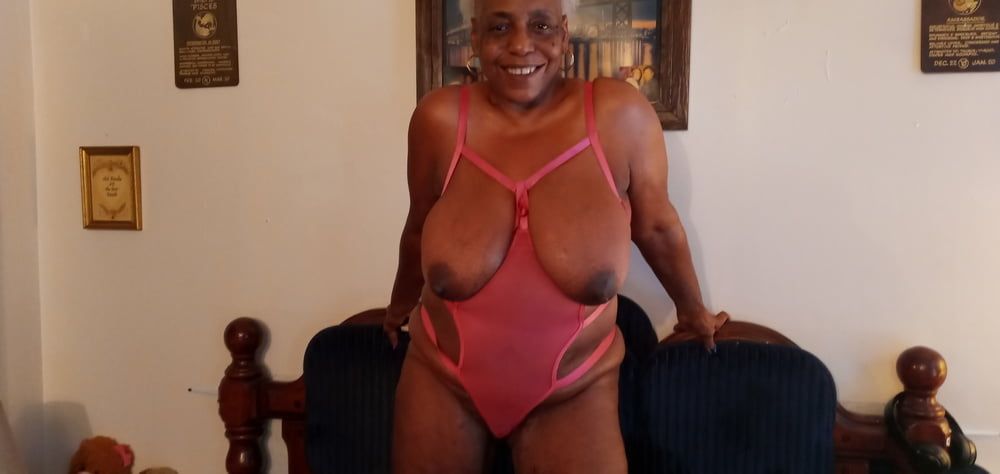 Hot Mature Pussy In Pink #9