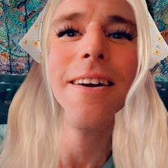 Sissy Bambi za spermu 