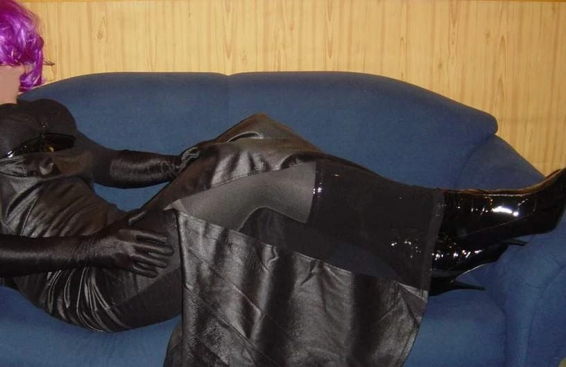 Nylons, Feet and Heels #5