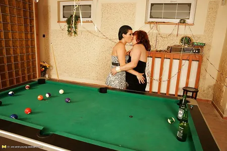 daughter fucks not her mom on the pool table part          