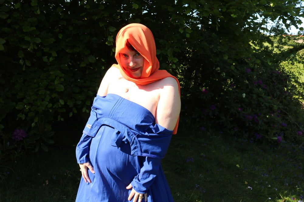 hijab and abaya flashing outdoors #31