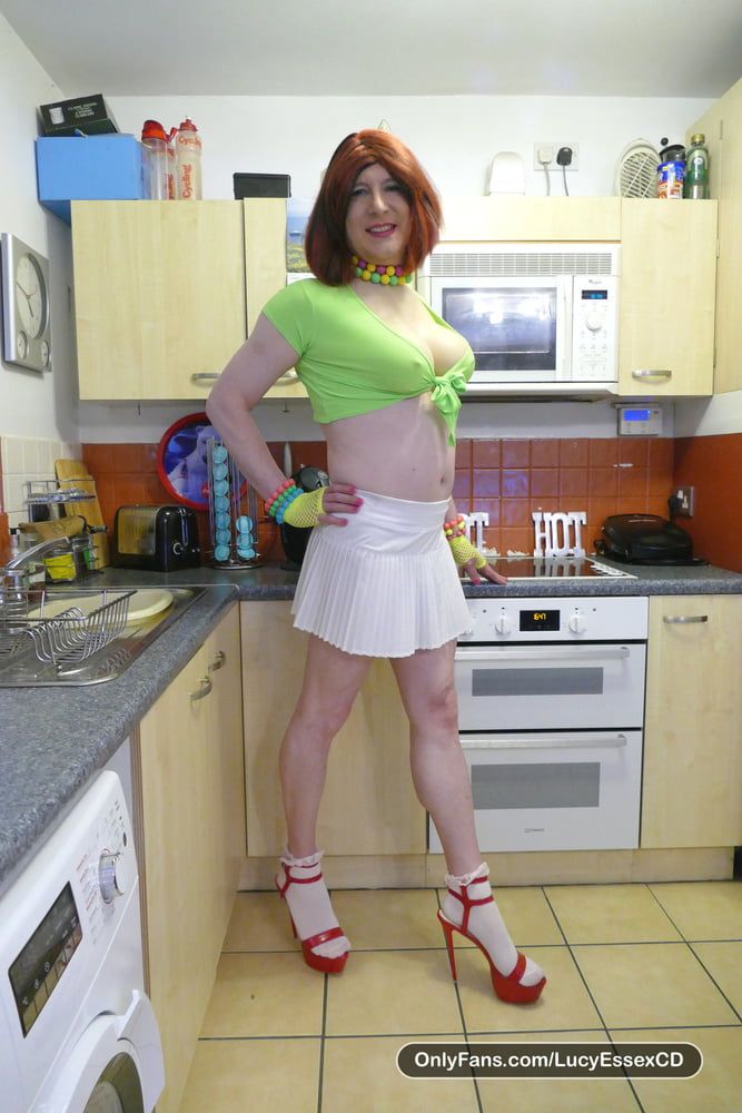 Lucy Essex CD Colour clash outfit in the kitchen