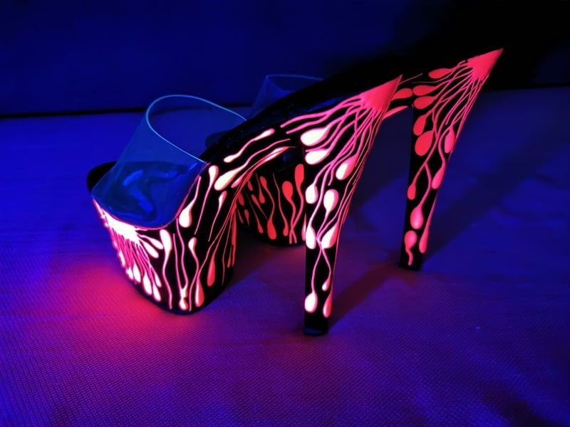 Sexy CD Feet On High Heels Posing In Neon Light #6