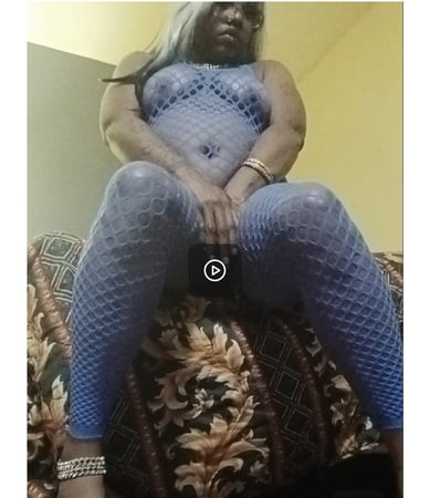 Gledaj me kako se igram s mojim bijelim dildom