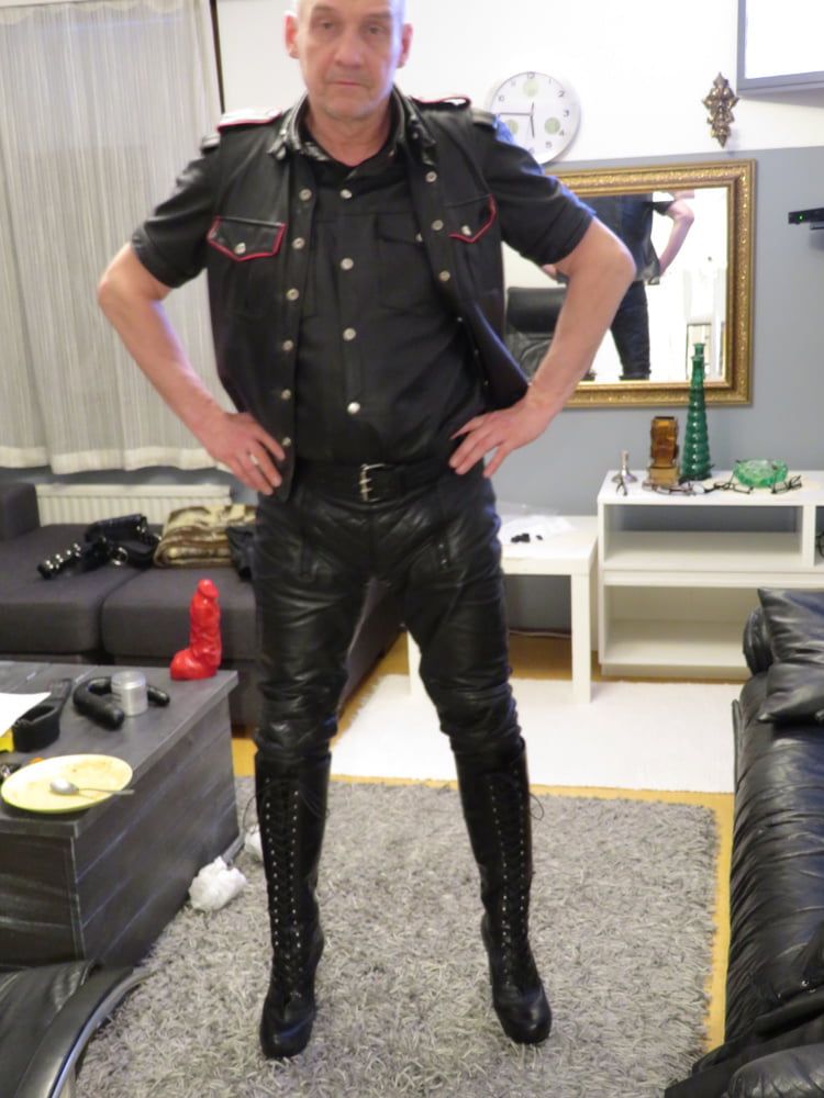 Juha Vantanen,finnish amateur leather fetish pornmodel #22
