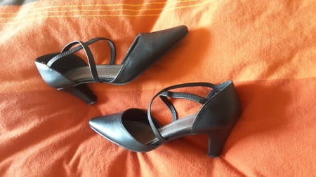 Die Heels und Nylons meiner Ehehure vollgespritzt