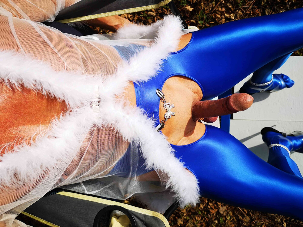 Boner and open Tights in Public #3