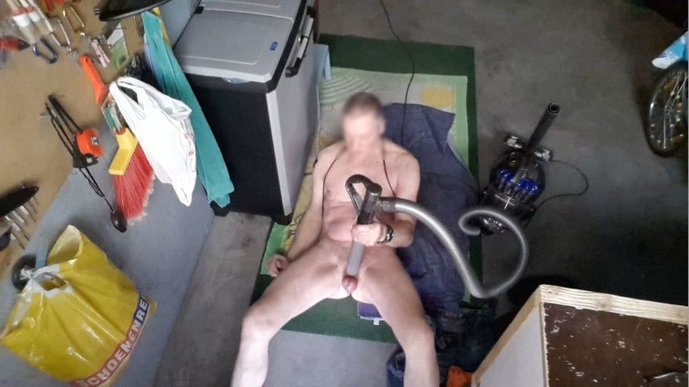  exhibitionist vacuumcleaner sucking bondage sexshow #9