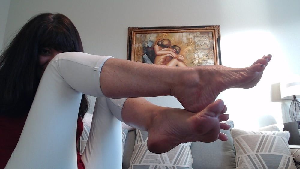 Clean Feet soles toe spreads and arches #10