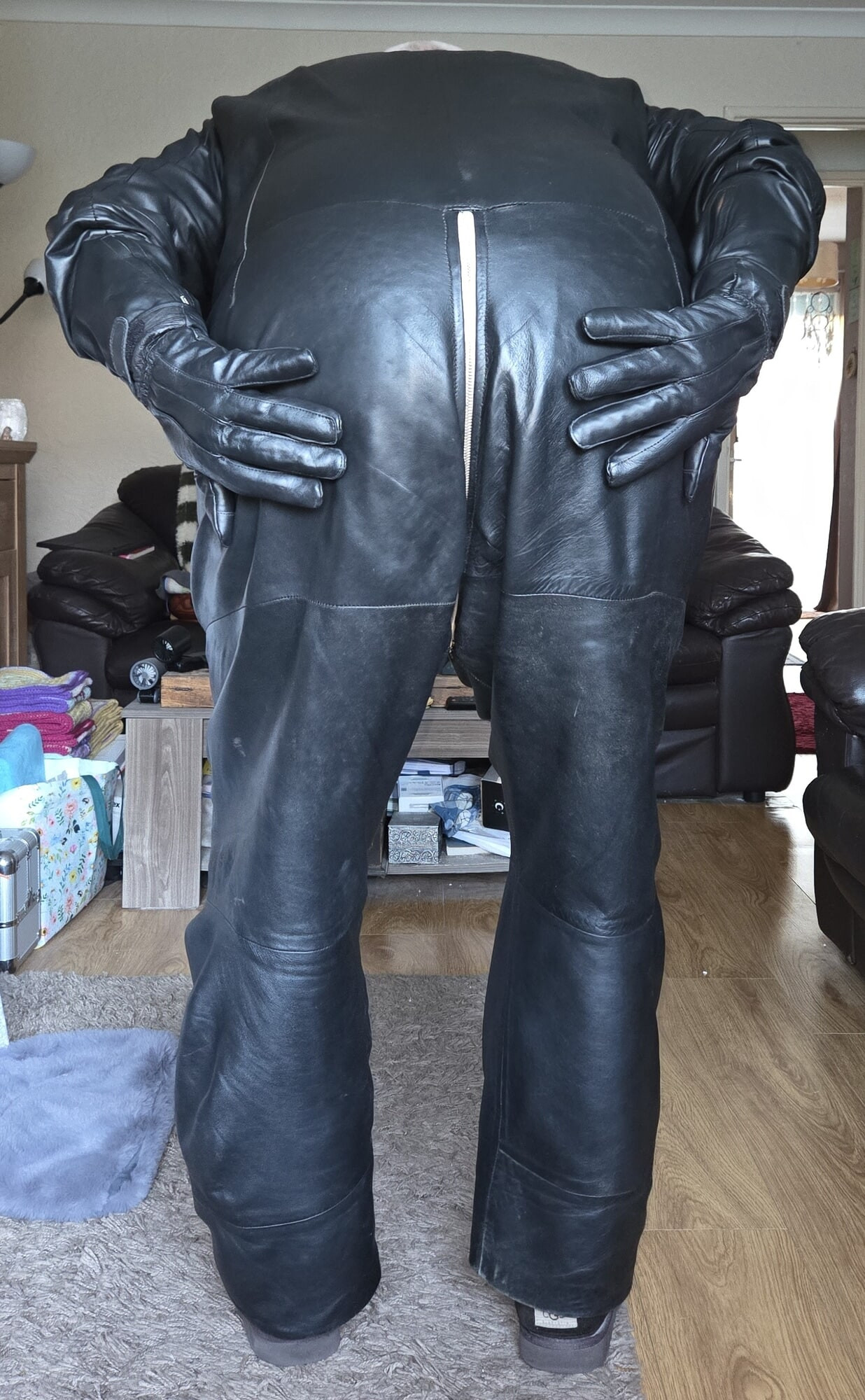 وزرة جلدية جميلة