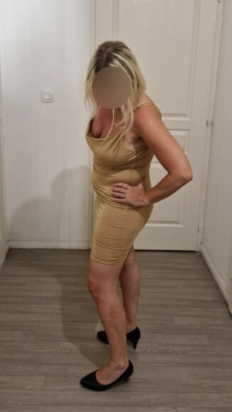 Moi en mini robe sexy moulante tout simplement