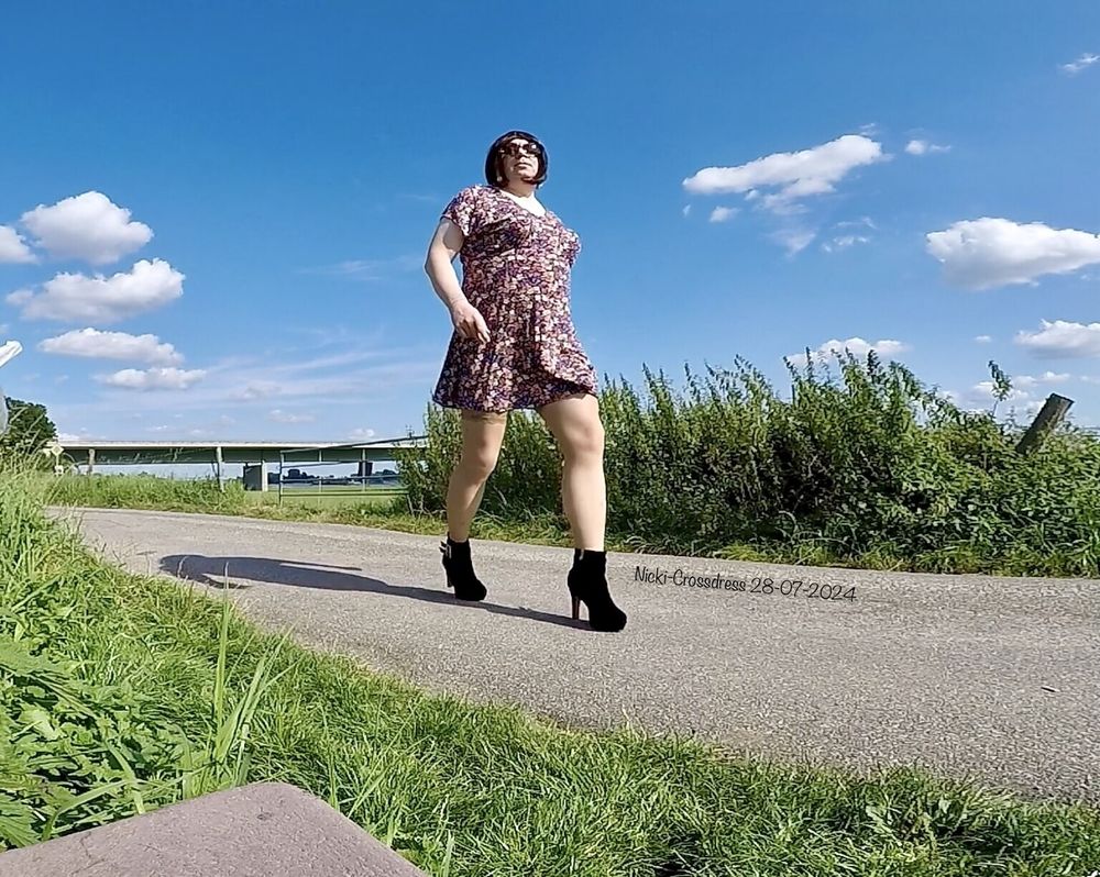 Nicki-Crossdress Outdoor - A nice day out in summer 