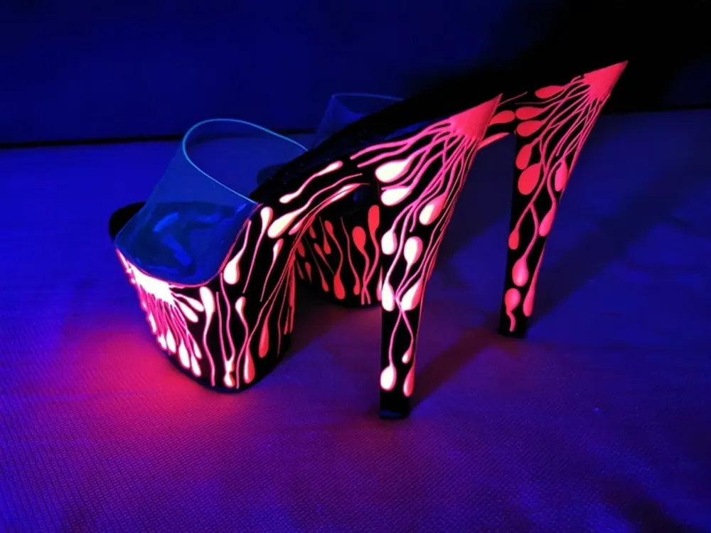 Sexy CD Feet On High Heels Posing In Neon Light #7