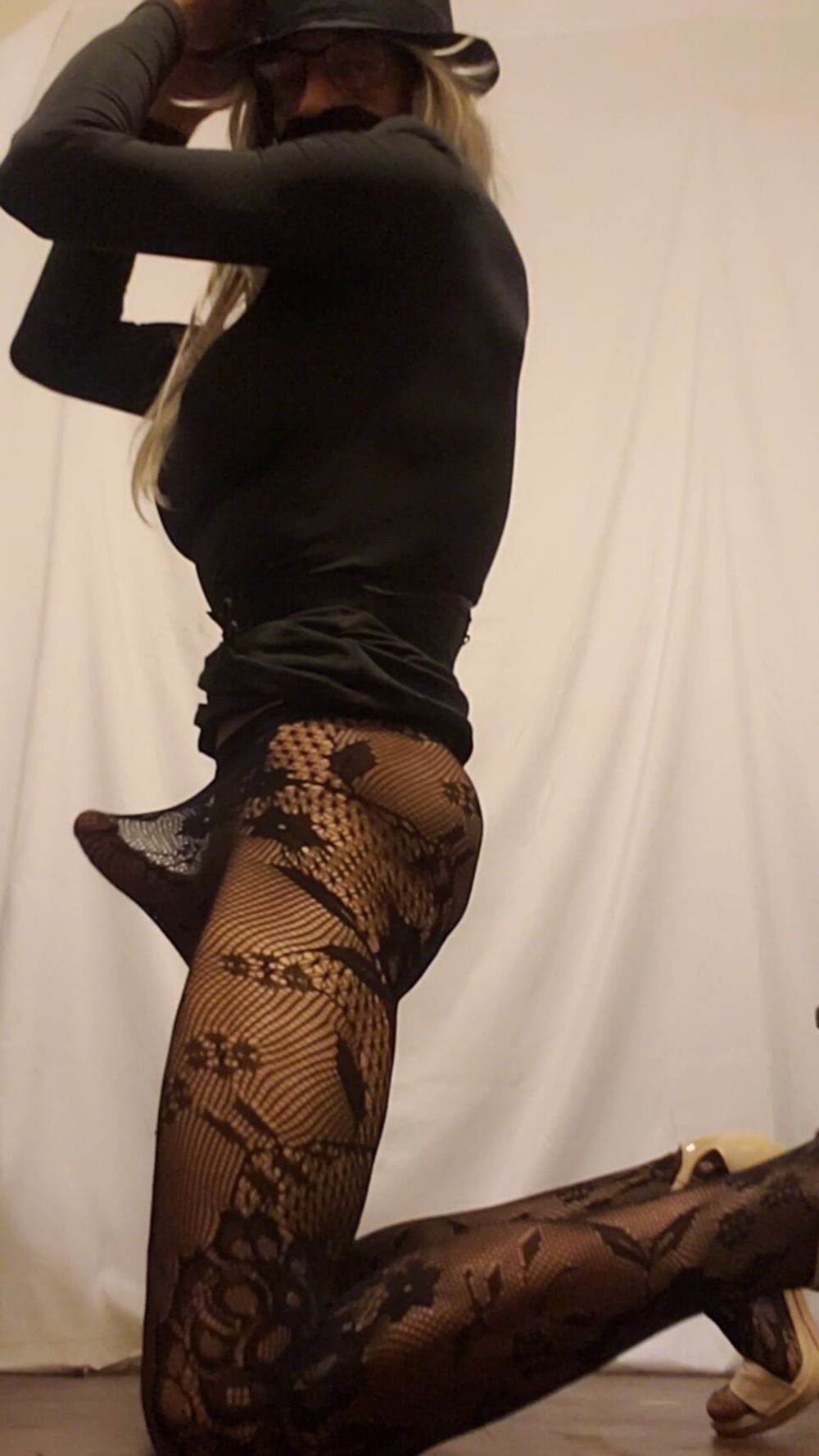 Sexy Sandy in a new dress and mesh pantyhose  #20