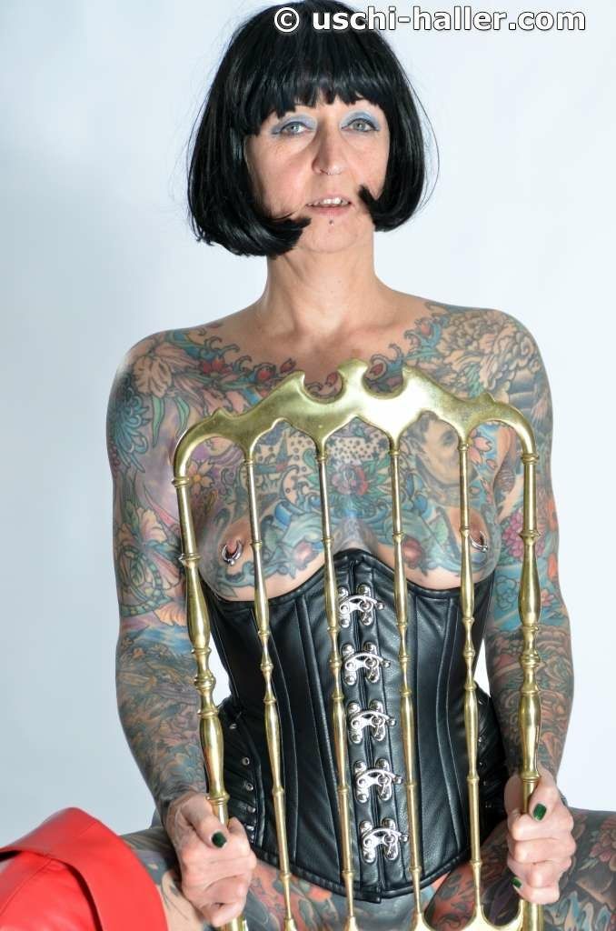 Photo shoot with full body tattooed MILF Cleo #40