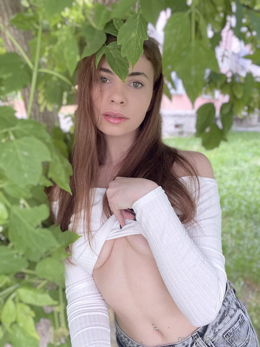 Lara Free Photos #12