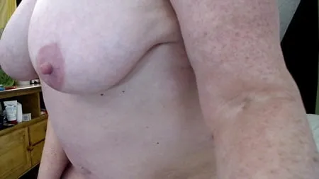 mature hottie with the amazing body dawnskye presents tit         